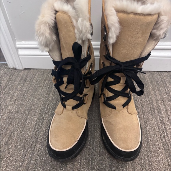 Sorel Shoes - Sorel Beige Tan Faux Fur Lace-Up Winter Boots with Black Laces
